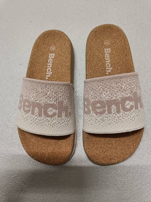 Scarpe da donna: Sandalen/Schlarpen Bench Gr. 36 – Usato da Gerolfingen venduto da elzwa