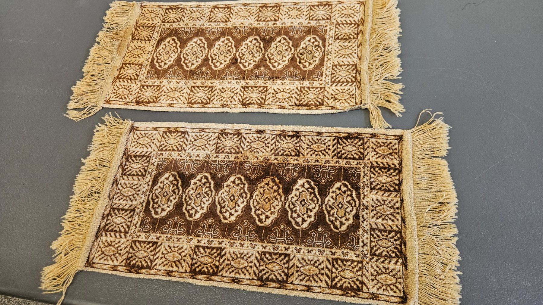 Teppiche: 2 tappetini 32x75 cm – Gebraucht aus Melano von H-Sara
