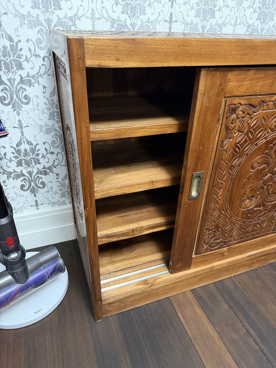 Cassettiere: Antike Holzkommode / Sideboard mit Schnitzereien – Usato da Strengelbach venduto da KW. 5