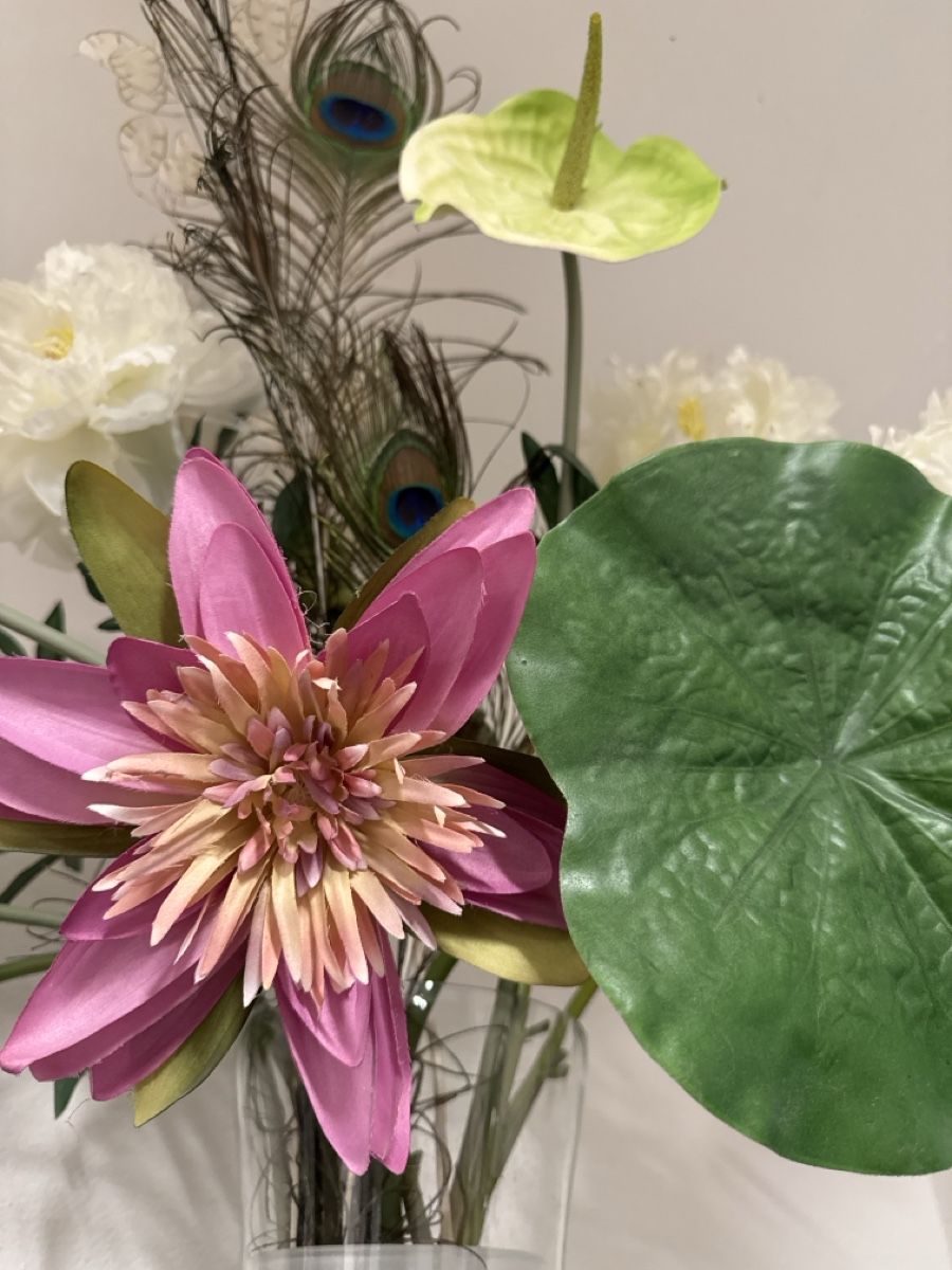 Tutte le decorazioni: Seidenblumen, Kunstblen, Pfauenfedern, Silberlinge – Usato da Wangen SZ venduto da Chafler78 3