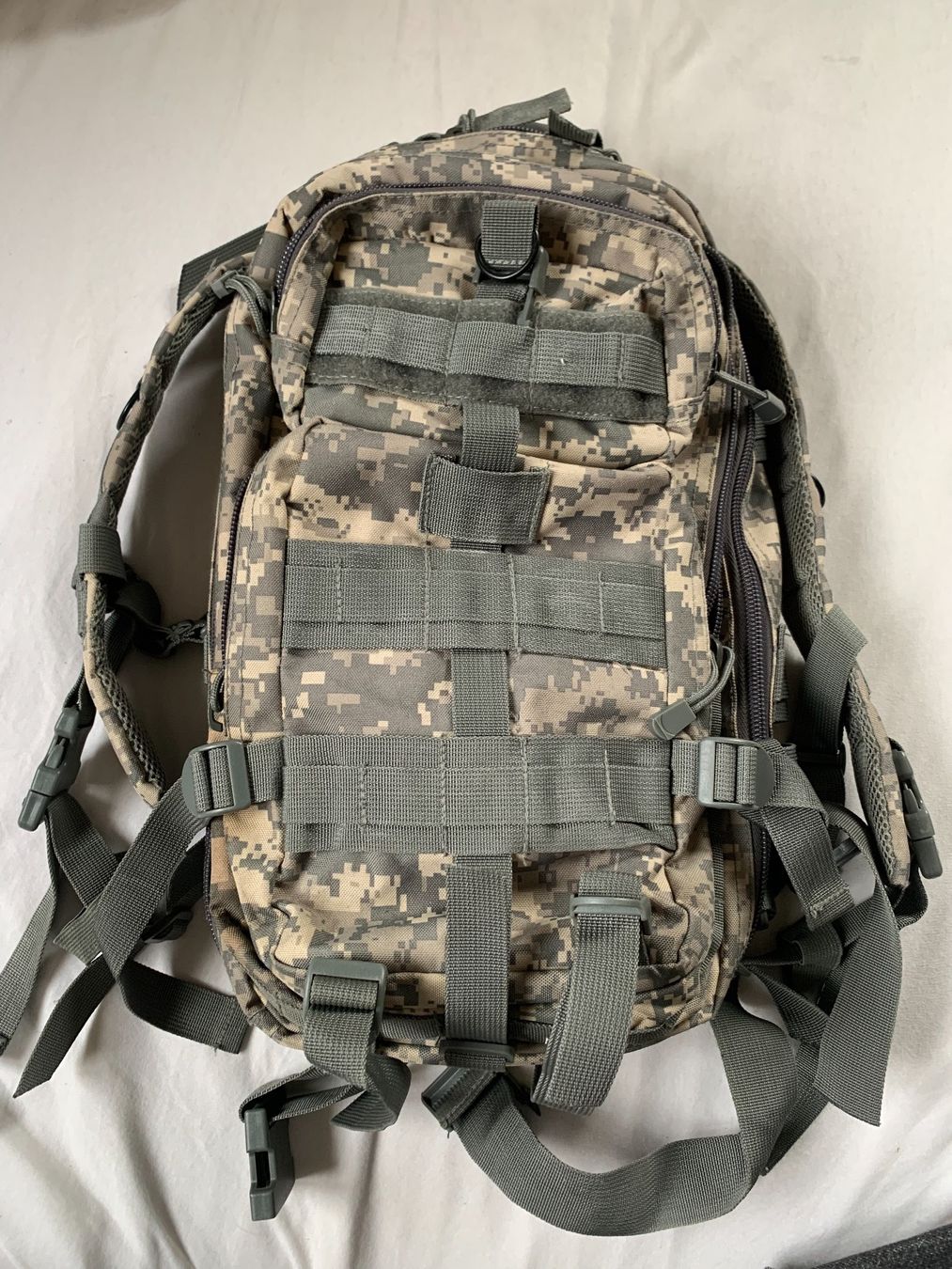 Zaini: Assault Day Pack Rucksack Militär – Usato da Benken SG venduto da tame_impala 3