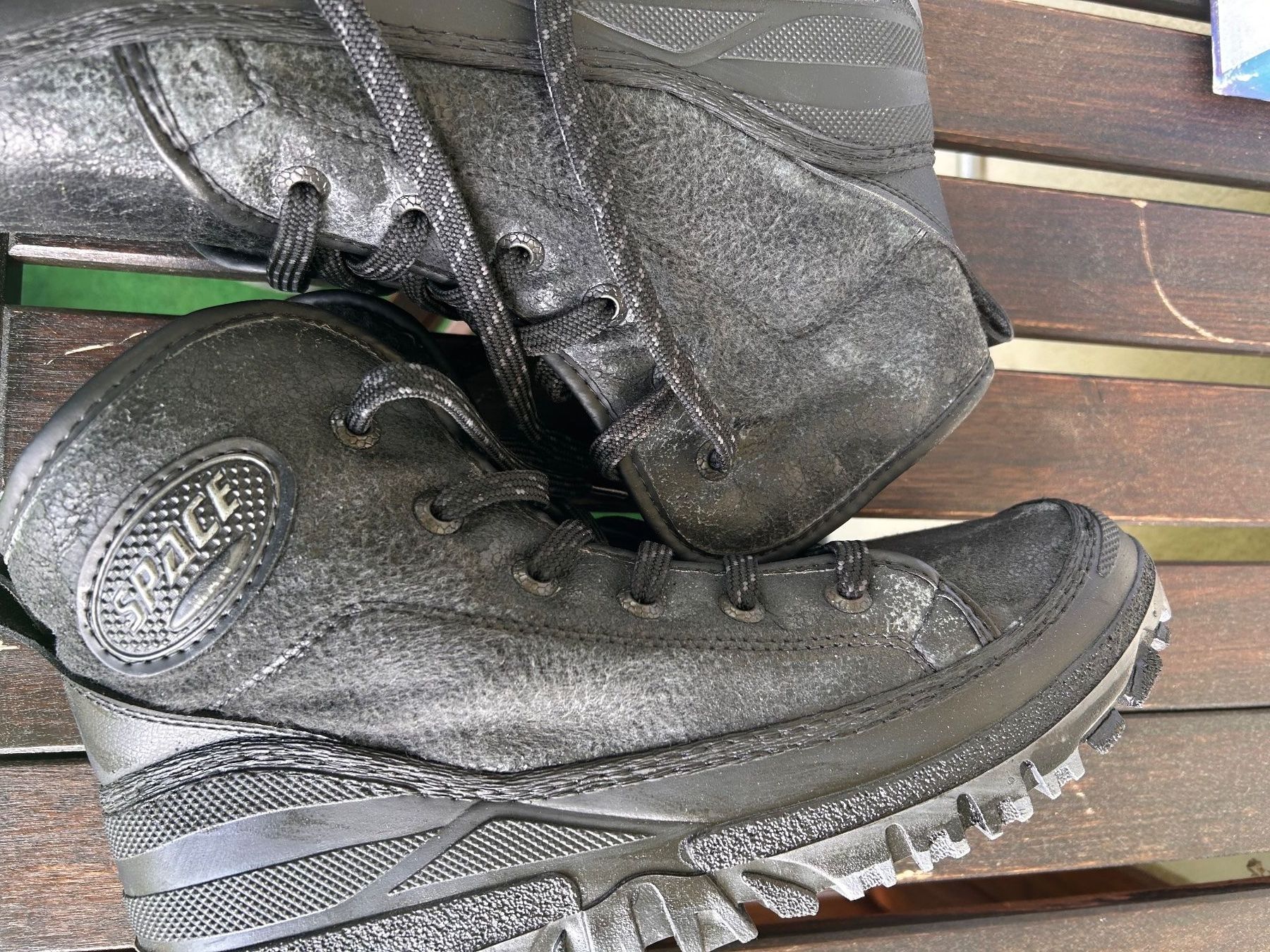 Scarpe da uomo: Arbeits oder Winterschuhe  Grösse 44 – Nuovo (secondo la descrizione) da Aristau venduto da WalterM06 6