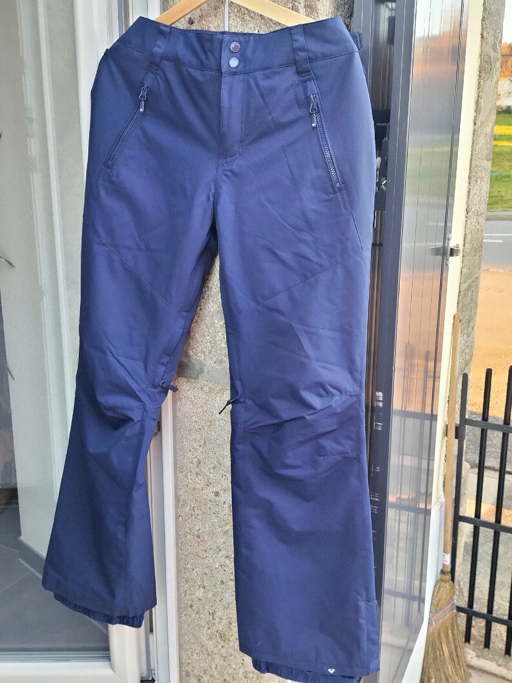Roxy Sci: Pantalon de ski Roxy – Nuovo (secondo la descrizione) da Villars-Bramard venduto da lyz_7qnn
