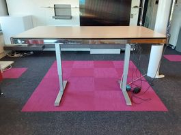 2 USM Tische elektrisch