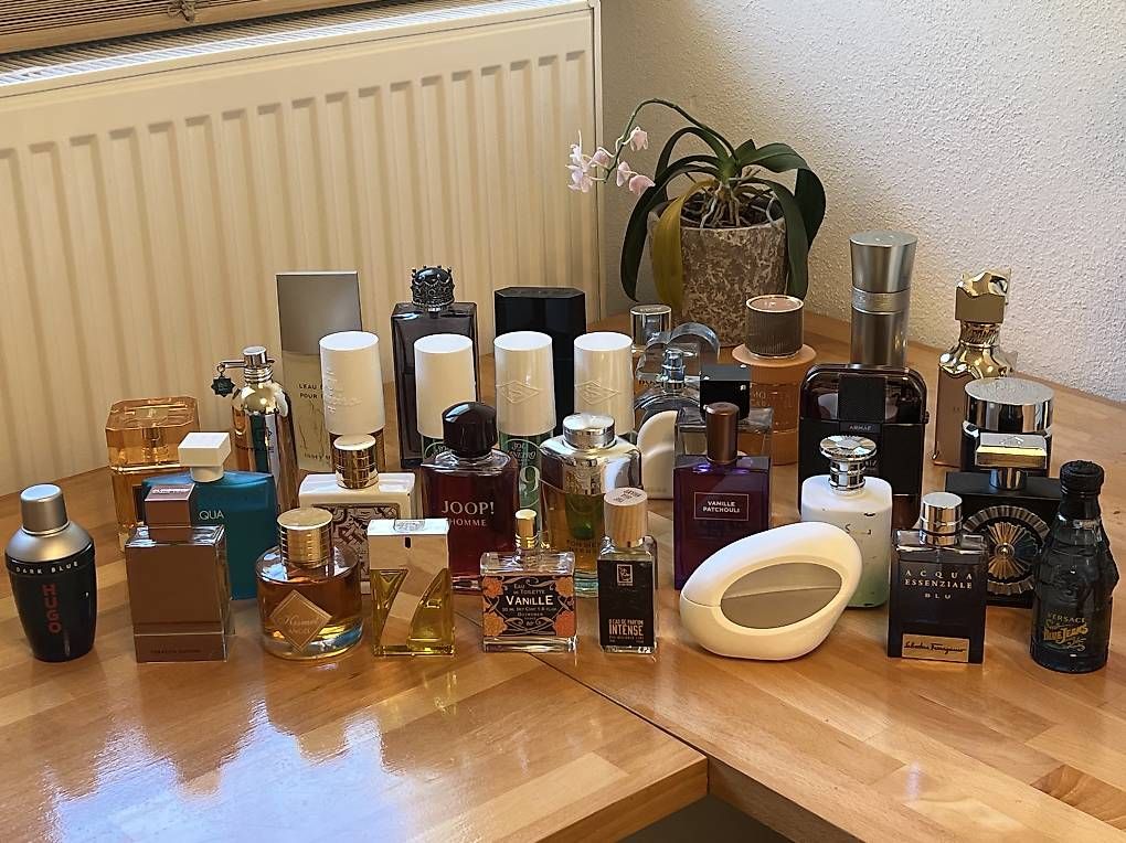 Parfums & Eau de Toilette: Ganze Parfumkollektion – D'occasion à Teufenthal AG par fox_225k 1
