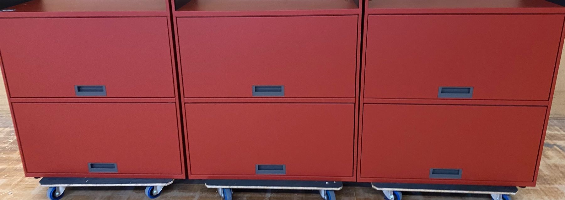 Regale: LO Qub rot mit Klappfächern gebraucht 3 Stück. – Gebraucht aus Gundetswil von Annibale1 4