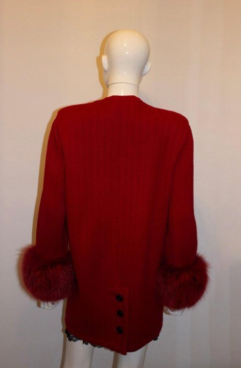 Fox Giacche: Vintage Harrods Red Wool Knit Jacket with Fox Cuffs – Usato da Obergösgen venduto da crystalfox 5
