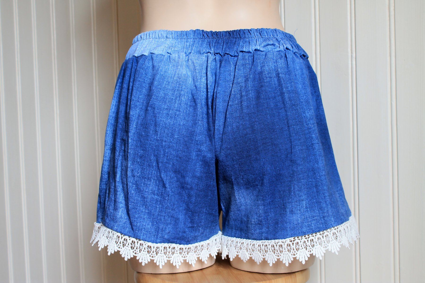 Hosen: SHORTS in Jeansoptik mit Spitze  38/40  M – Gebraucht aus Rebstein von QuasarVincent 2
