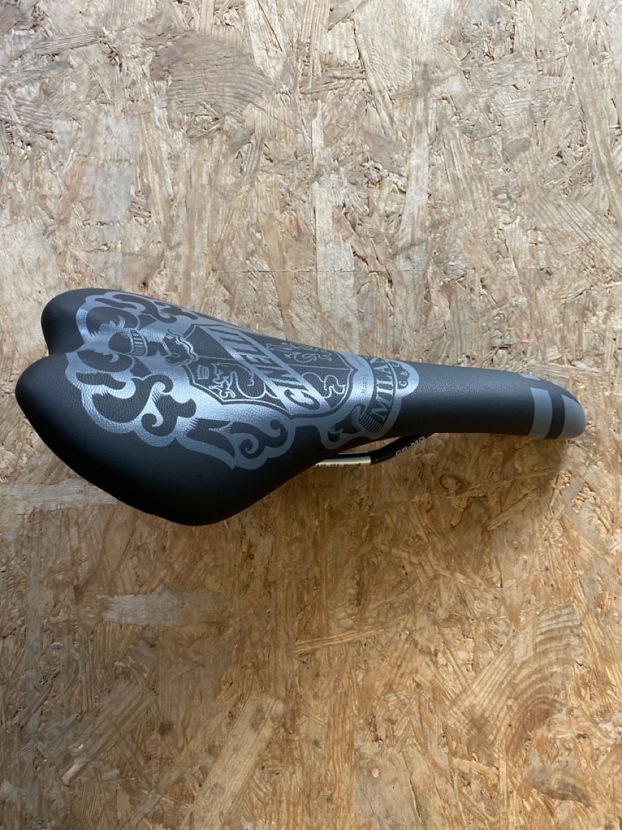 Cinelli Pezzi di ricambio: Cinelli Scatto Black Knight Sattel – Nuovo e nell'imballaggio originale da Bern venduto da TacTac_Cycling 2