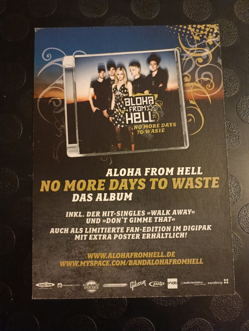 Autografi: Aloha from Hell - handsignierte Autogrammkarte – Usato da Menziken venduto da Artographs 1