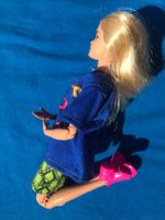 Barbie genuine Made to Move with clothes/mit Kleidung