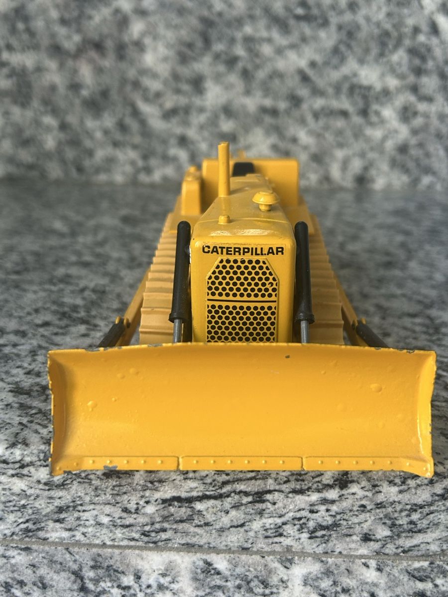 Caterpillar Kit di modellismo & Modellini statici: Caterpillar D 9 , 1:50 , Gescha – Usato da Horw venduto da Tigercat635 1