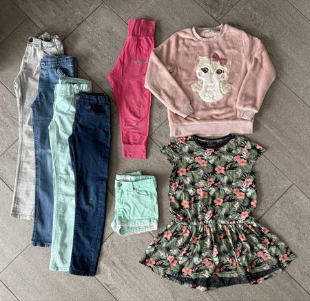Tolles Kleiderpaket für Mädchen, Grösse 140, 8 Teile