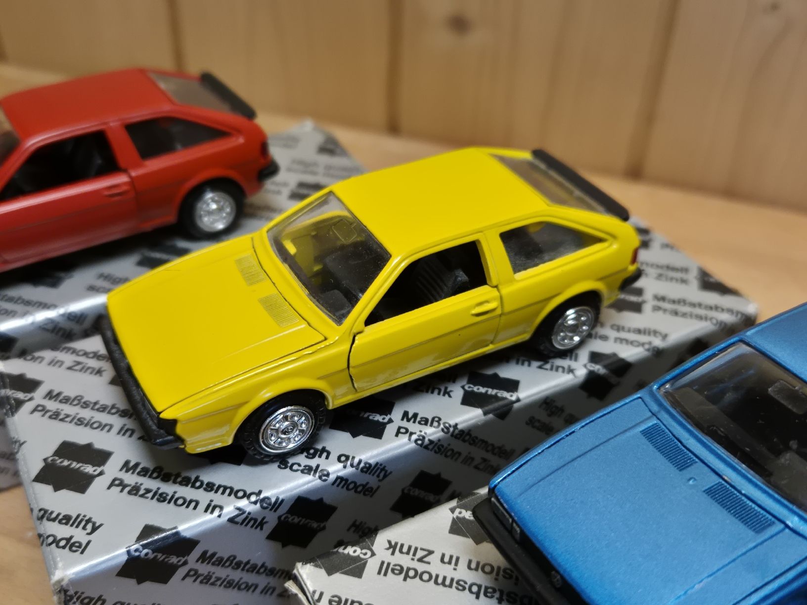 Conrad Modellini d'auto: 4x VW Scirocco II Conrad Modelle 1:43, mit OVP! – Nuovo (secondo la descrizione) da Kirchberg SG venduto da Karmann53 4