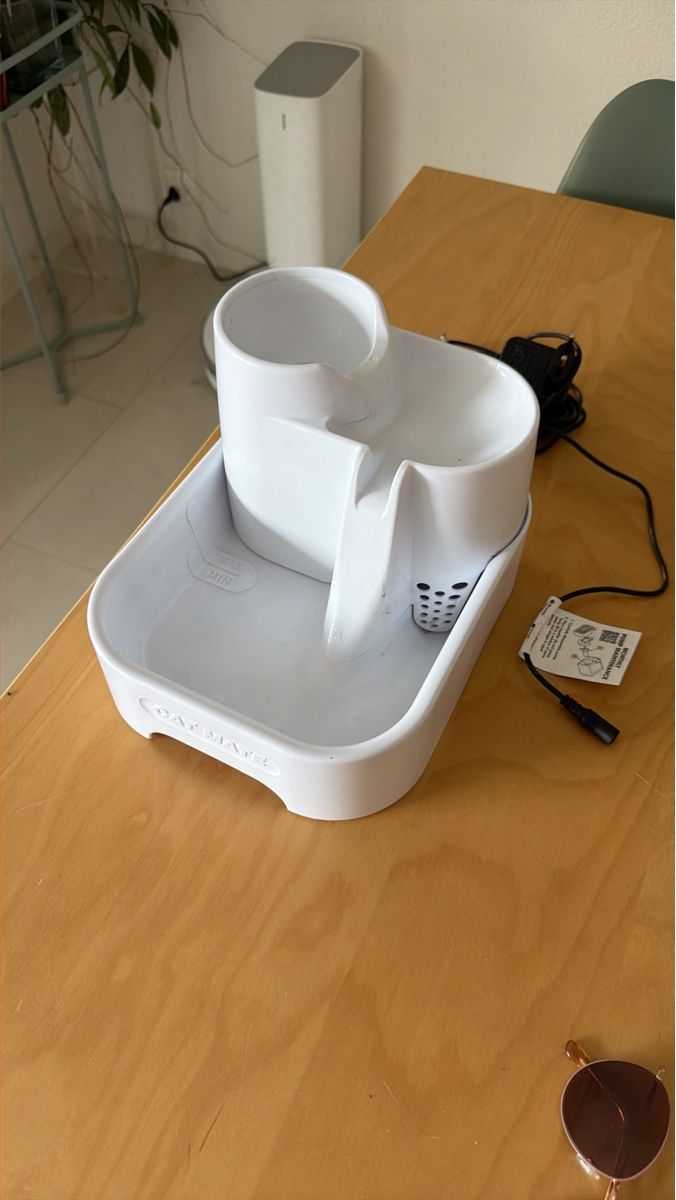 Stagni & Fontane ornamentali: Fontaine eau chat Catmate bon état 2 litres – Usato da Colombier NE venduto da svenos88