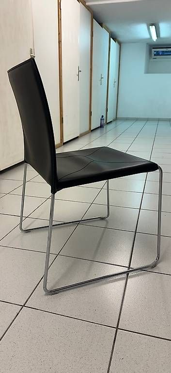 Sedie: Vendo sedia Bizzy in pelle nera  – Usato da Bellinzona venduto da sar_hb5p 2