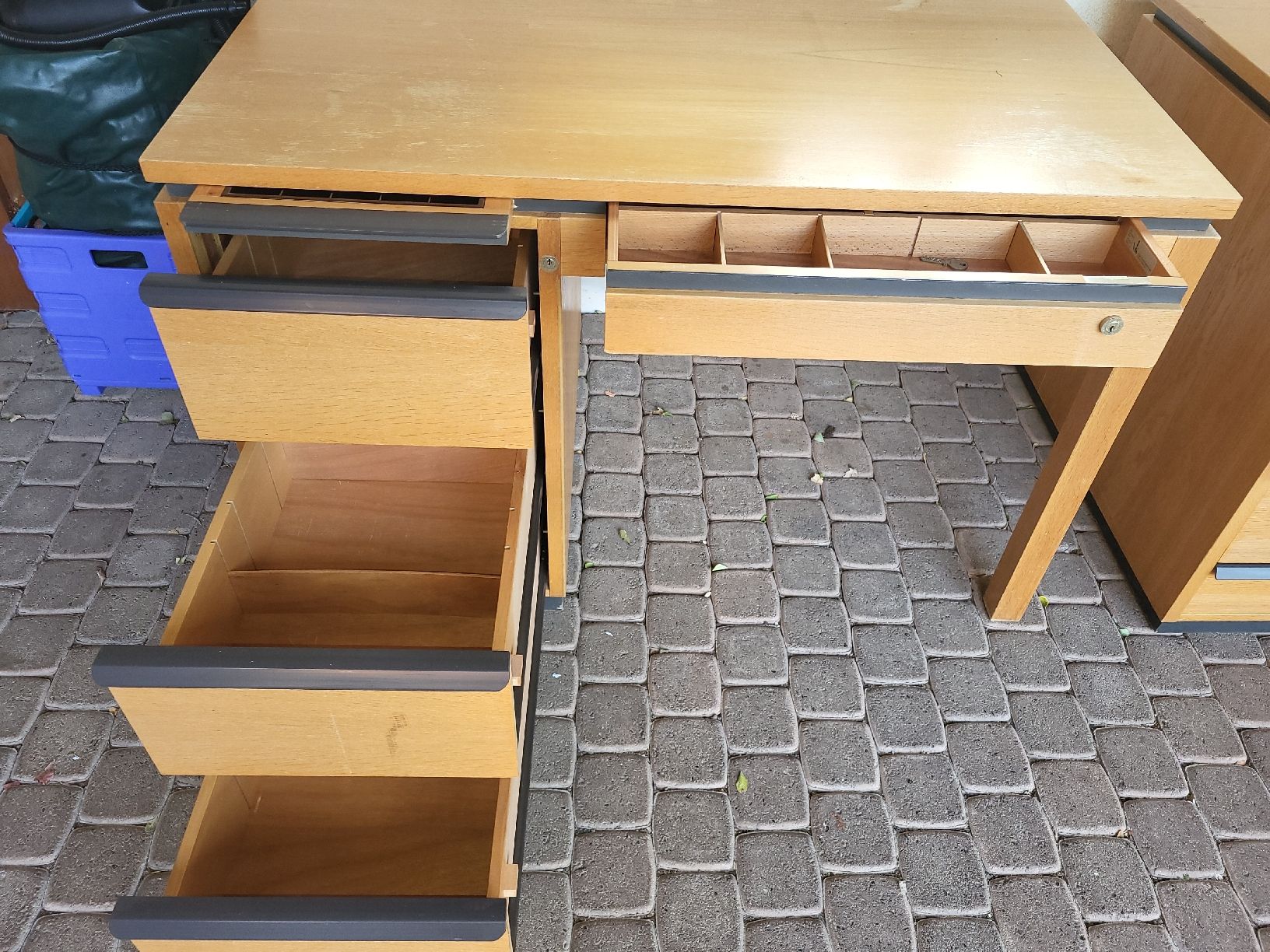 Bureaux: Holzpult / Schreibtisch – D'occasion à Oberwangen b. Bern par trodan 1
