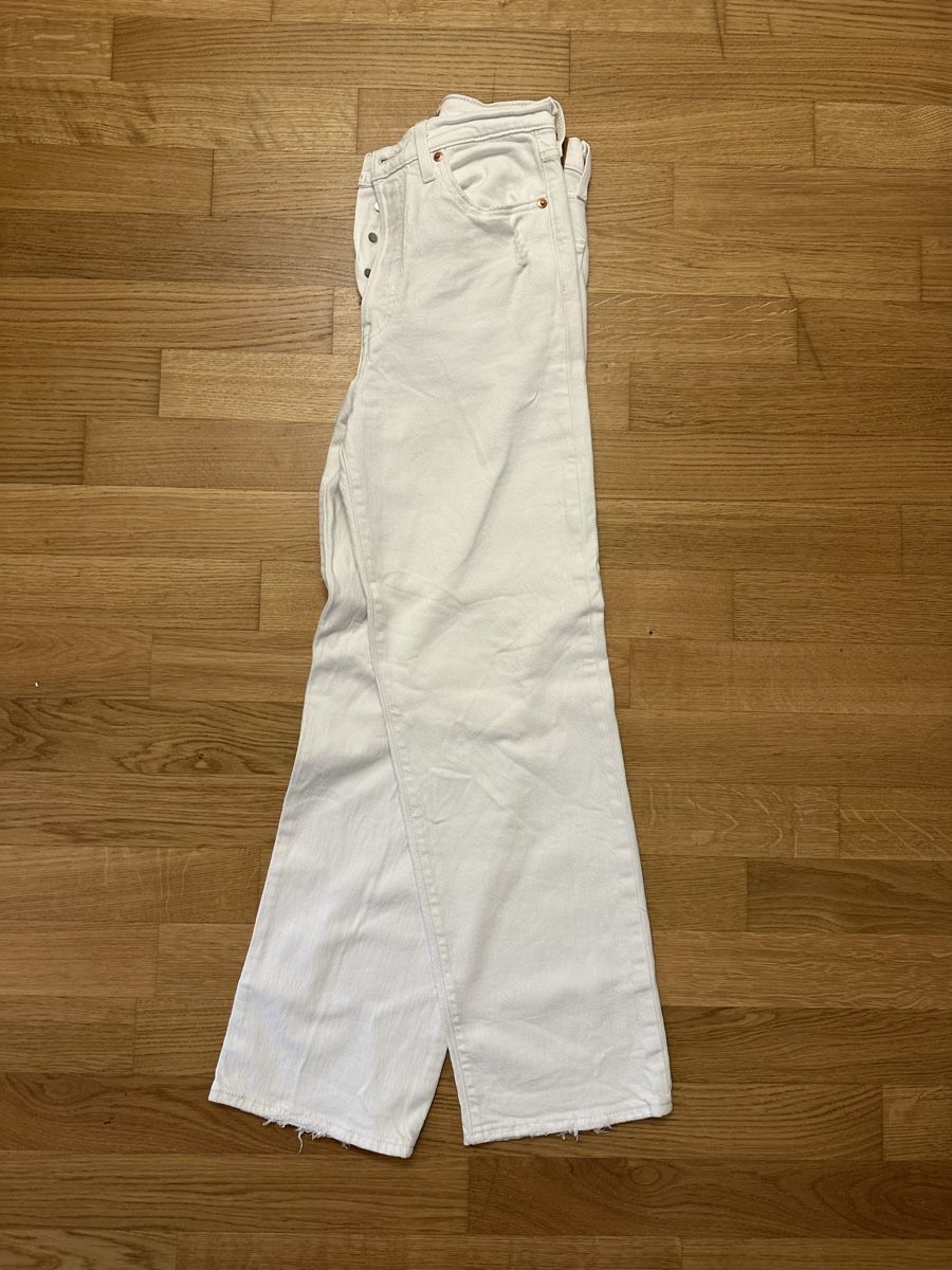 Levi's Jeans: Levis Ribcage – Usato da Luzern venduto da LauraLynnMeier