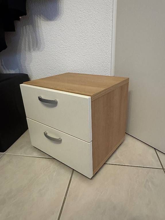 Letti: Bett mit Nachttisch – Usato da Sennhof venduto da ipi_f9my 2