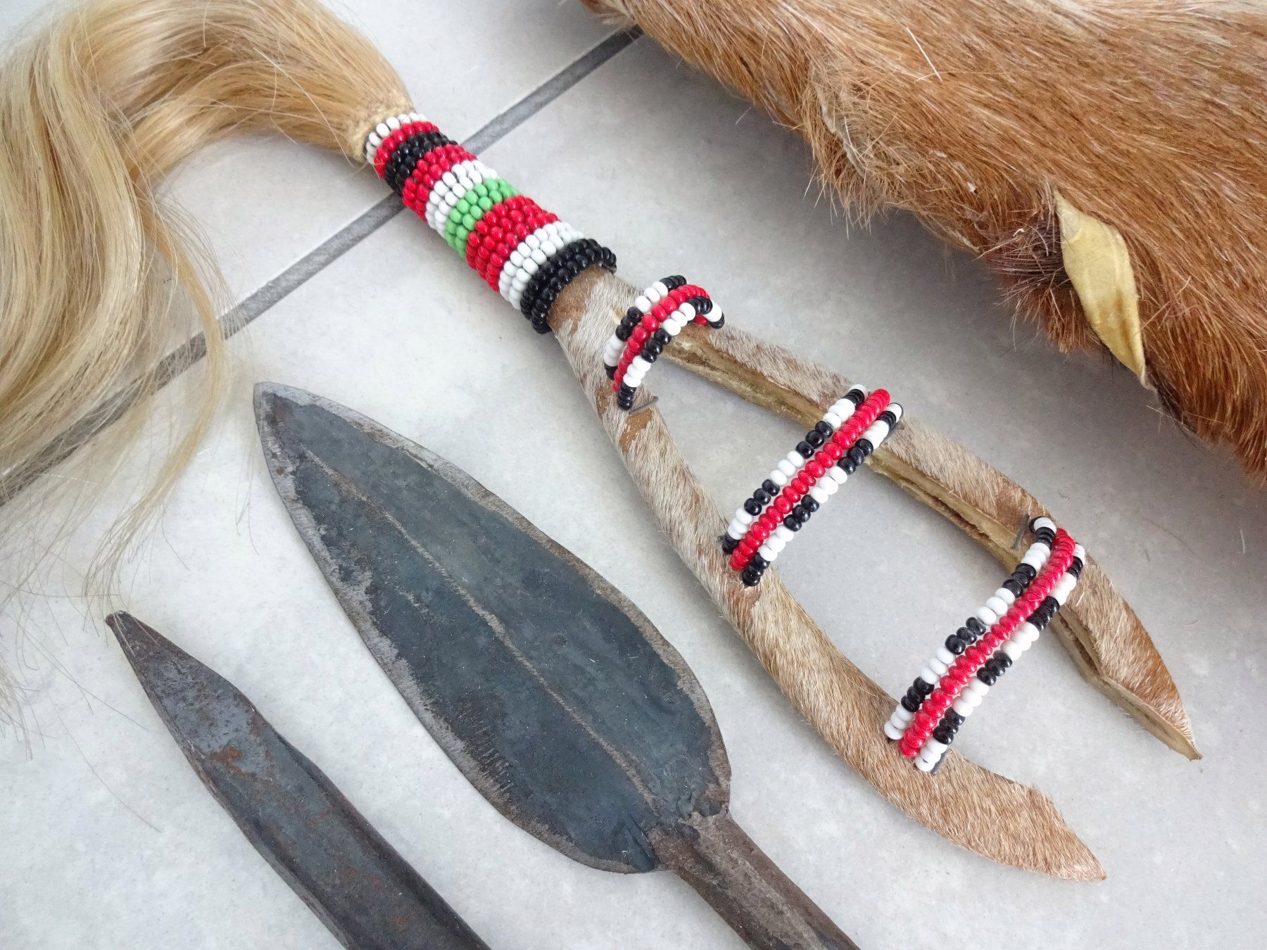 Altre raccolte & rarità: Samburu Massai: Speer und Schild, Kenya – Usato da St.Gallen venduto da Paddington11 1