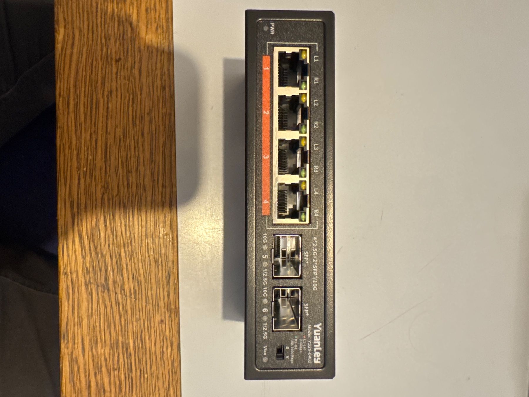 PC: 10G Netzwerk Switch – Usato da Schaffhausen venduto da Dave-Tech
