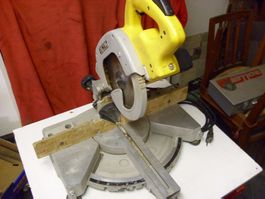 DEWALT Kapp und Gehrungssäge