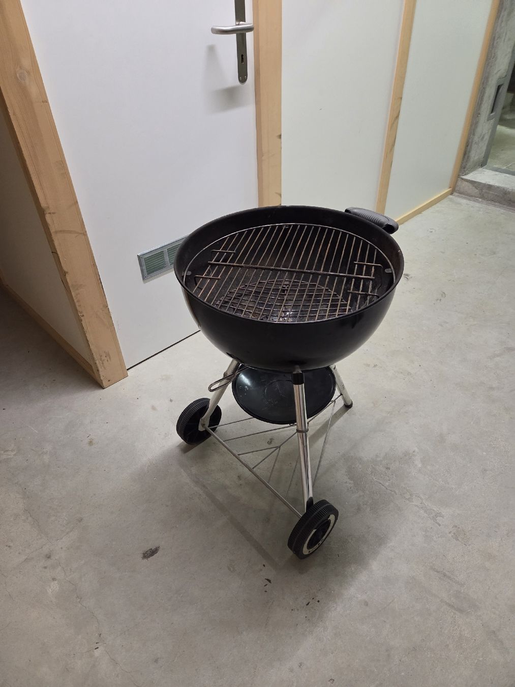 Griglie: Barbecue Weber en excellent état – Usato da Sierre venduto da Cir_ccx2 2