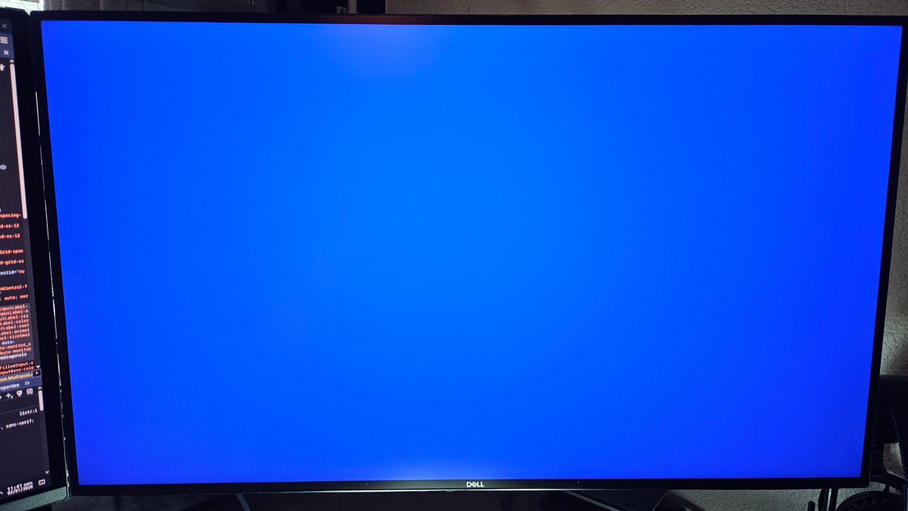 Dell Ecrans: Dell UltraSharp U2720Q – D'occasion à Glattpark(Opfikon) par legendarygates 7