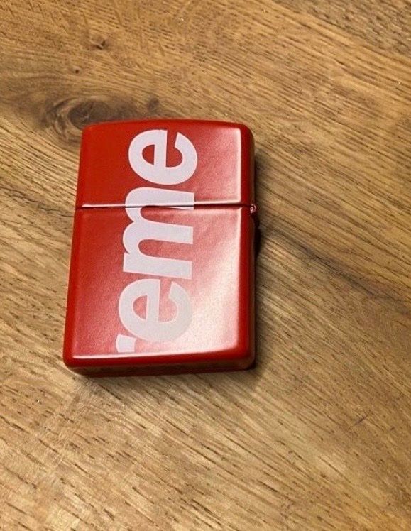 Zippo Accendini: ZIPPO SUPREME RED -  ULTRARAR – Nuovo e nell'imballaggio originale da Meierskappel venduto da Tarmogoyf 1