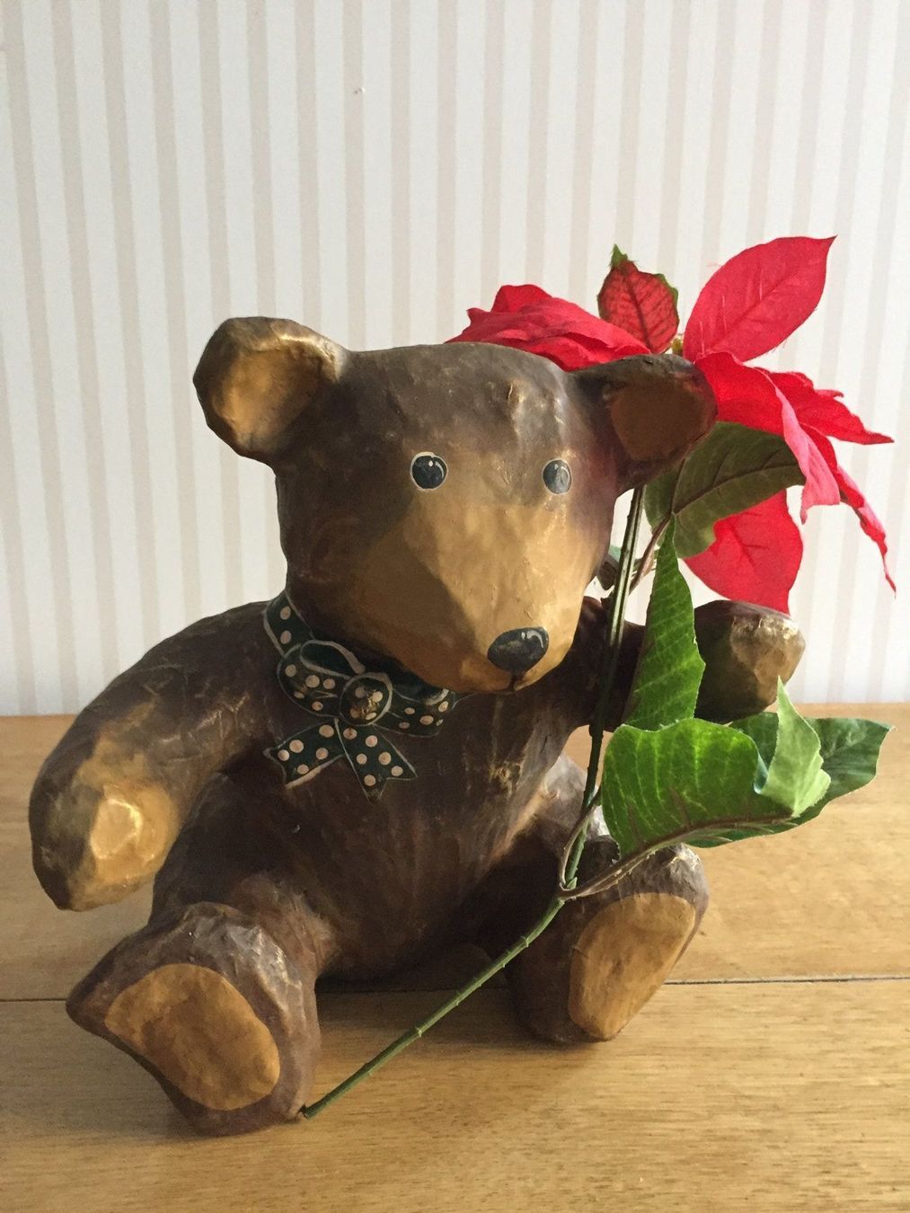 Tutte le decorazioni: Petit ours et sa fleur, en papier maché – Usato da Basel venduto da Lancer4 1