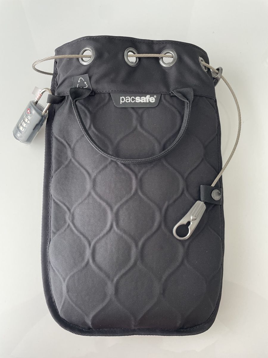 Pacsafe Borse: Pacsafe Travelsafe 3L Portable Safe – Nuovo (secondo la descrizione) da Jona venduto da dar_k2v9