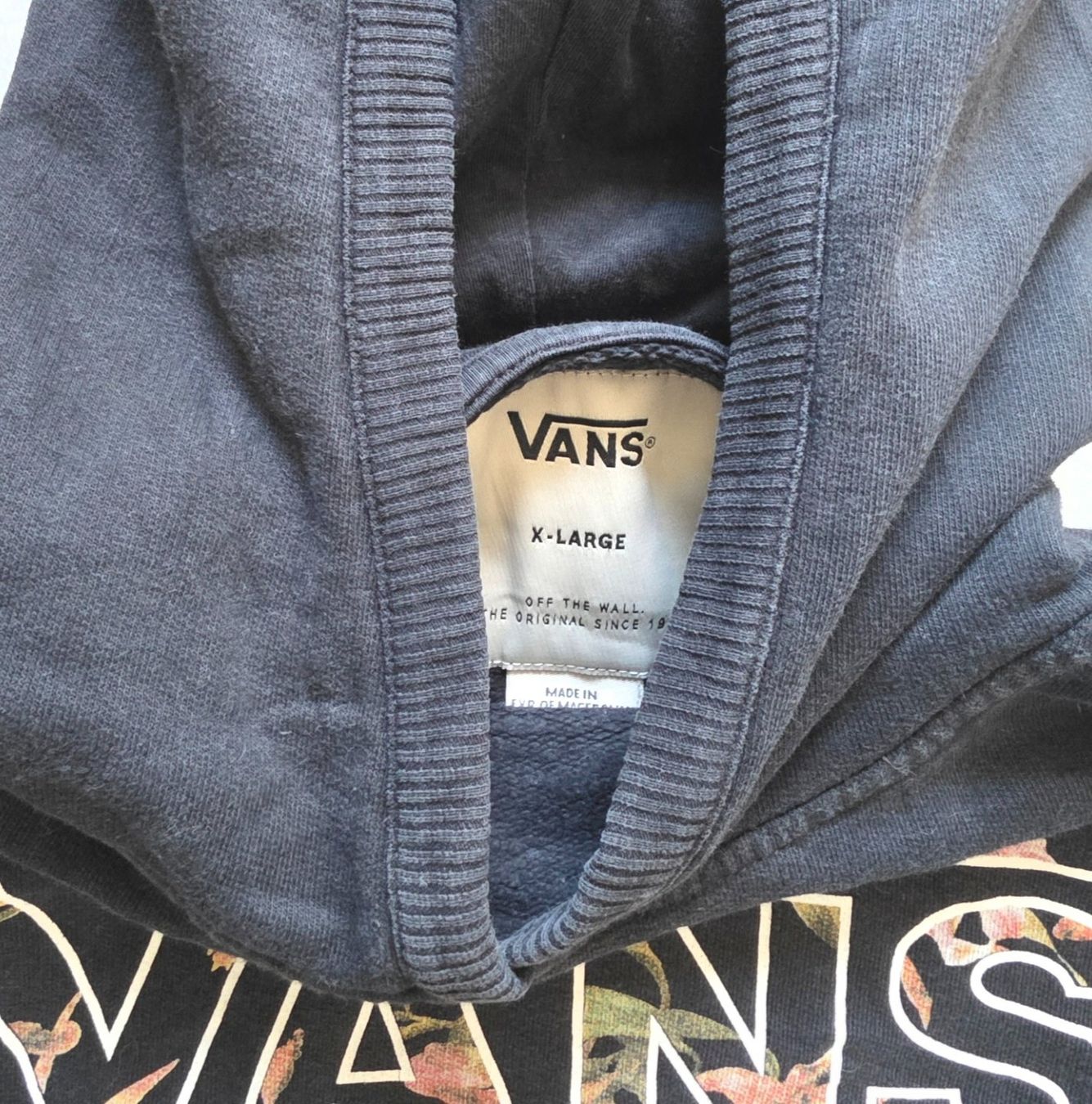 Maglioni & Felpe: Vans Kapuzenpullover schwarz Grösse XL – Usato da Bern venduto da Tommy.Z 1