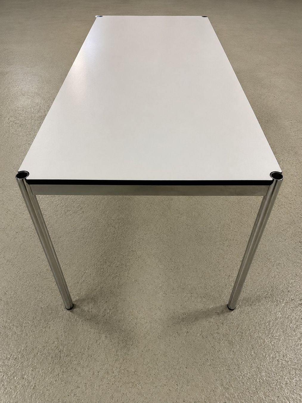 USM Scrivanie: Usm Haller Tisch – Usato da Stetten AG venduto da 710er.Deckel 1