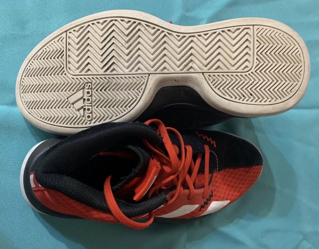 Adidas Chaussures hommes: Baskets Adidas Pro Next, rouges & noires - Gr. 38 2/3 – D'occasion à Chézard-St-Martin par Cheyenne_75 3