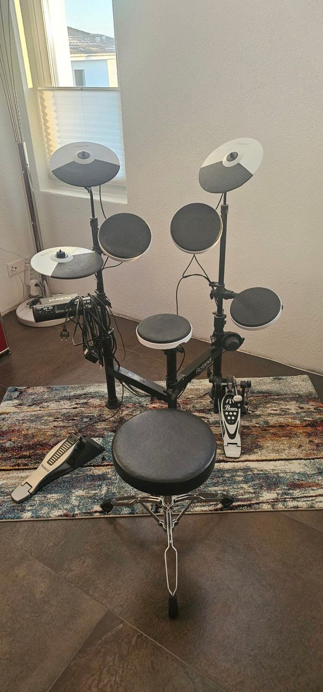 Roland Strumenti musicali: Roland TD-4 E-Drum / Schlagzeug – Usato da Pieterlen venduto da Speedybc 1