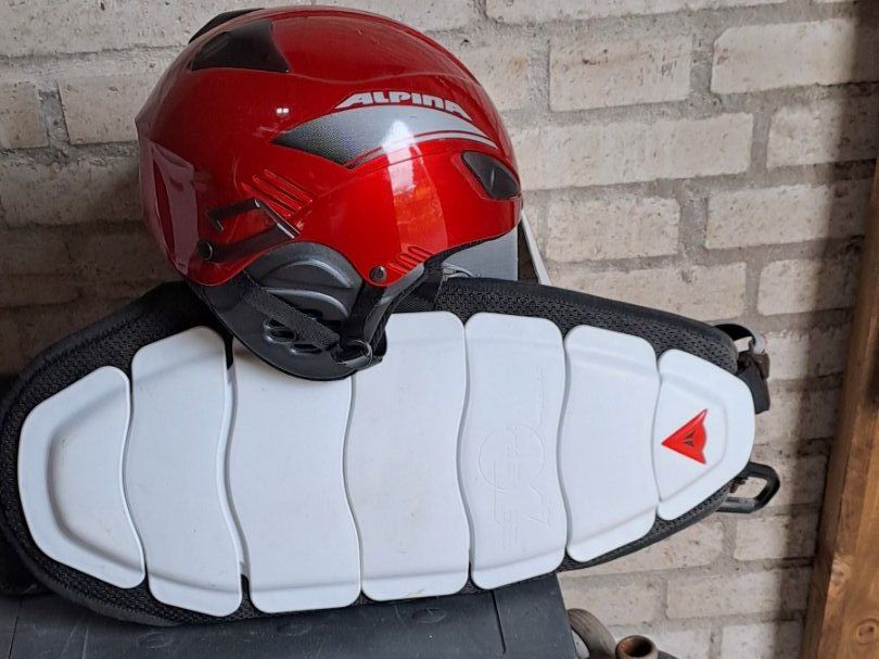 Protezioni & Imbottiture: Skihelm mit Rückenpanzer – Usato da Kestenholz venduto da Pupo78