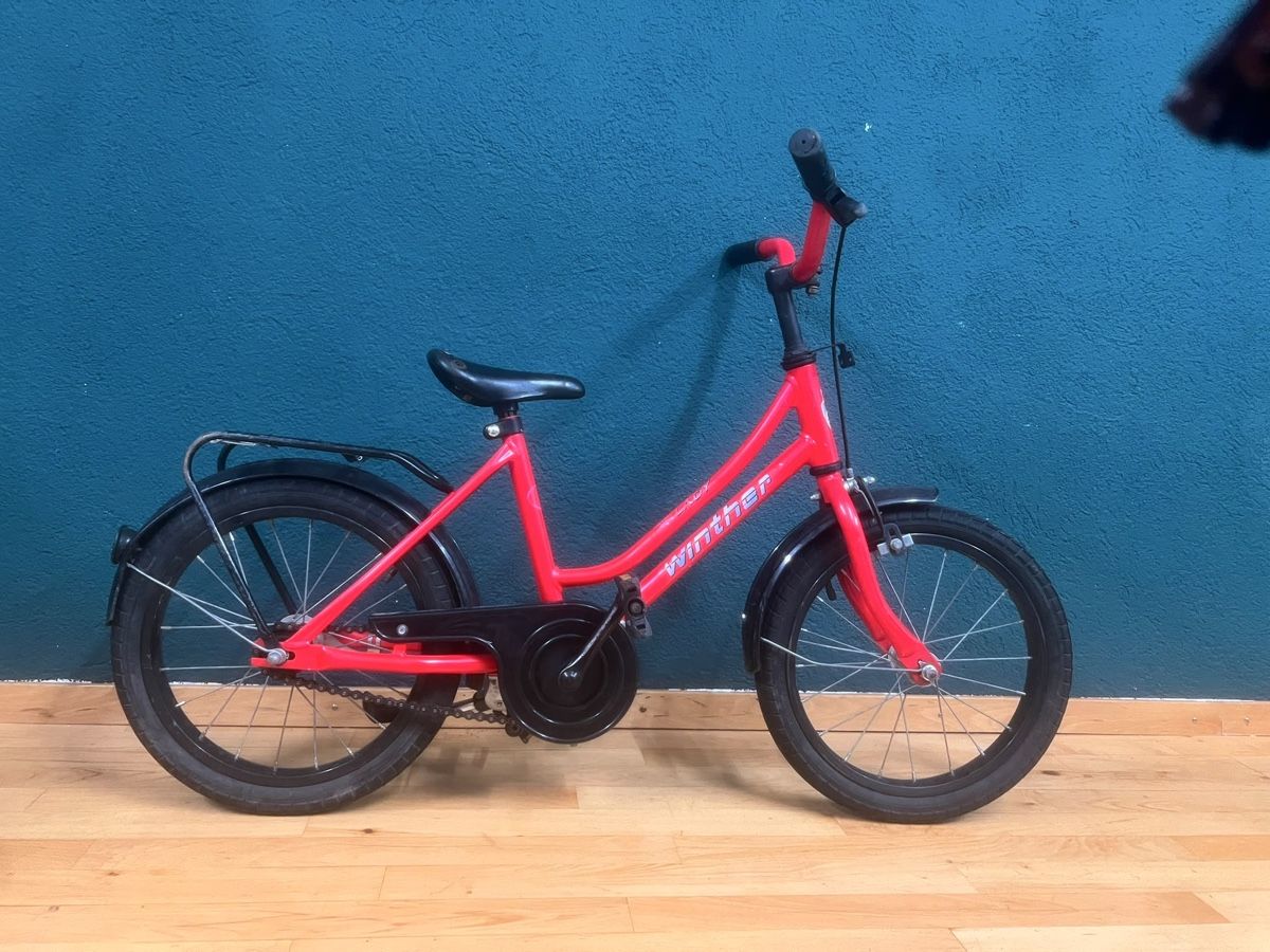 Winther Biciclette: Kinderfahrrad Rot Marke Winther gebraucht – Usato da Basel venduto da michaelb8