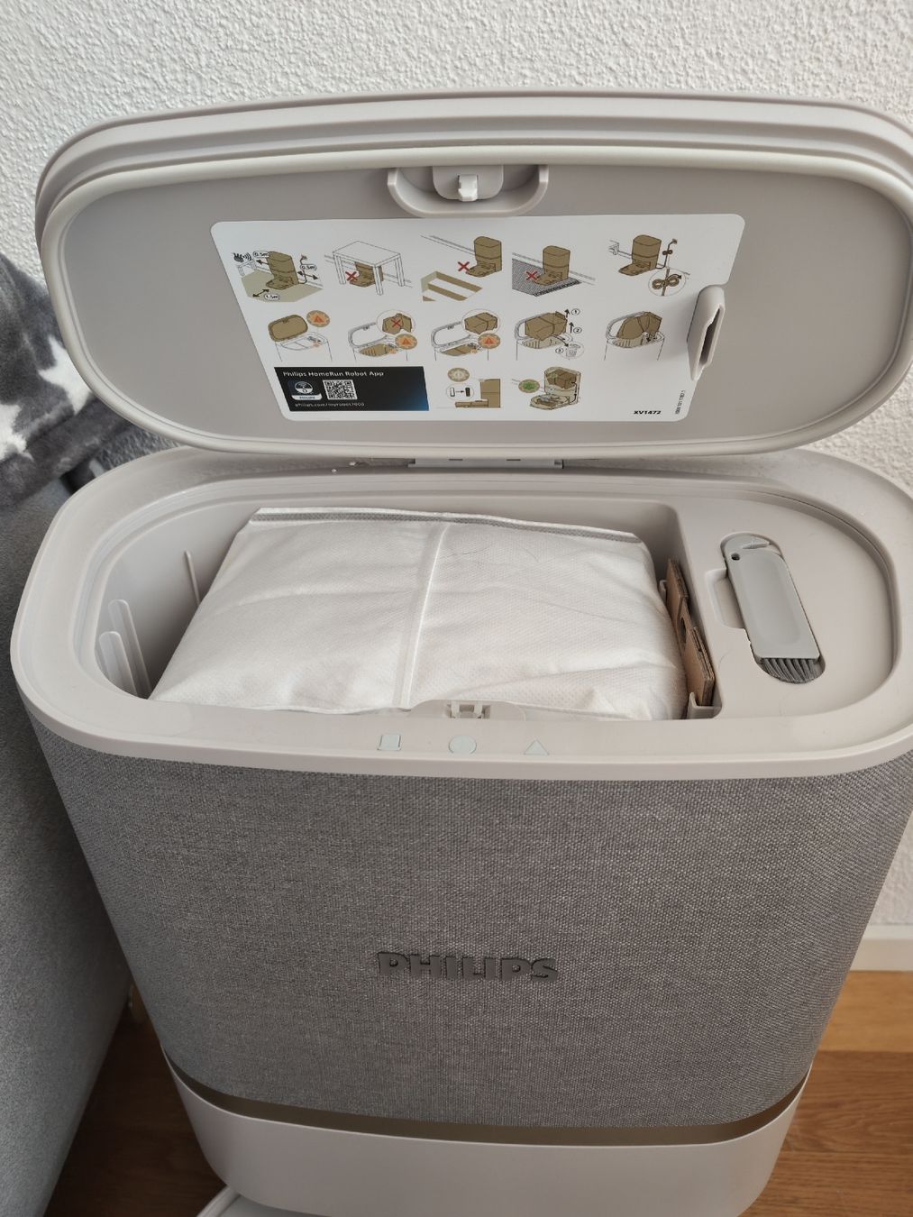 Philips Aspirapolveri & Accessori: Philips 7000 Series Saugroboter mit Absaugstation – Usato da Unterkulm venduto da ama_zm65 1