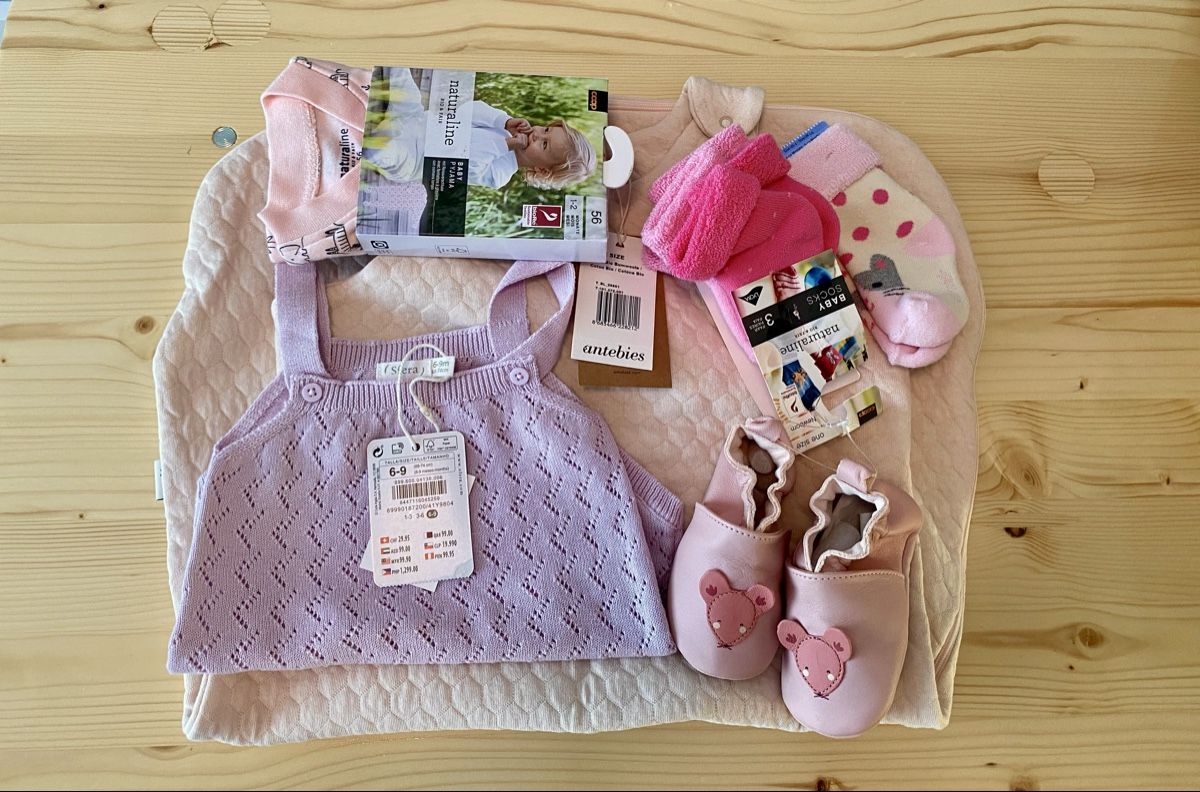 Lotti & Set di vestiti: Baby set Geschenk - Baby packet - NEU – Nuovo e nell'imballaggio originale da WEINFELDEN venduto da marygloss 9