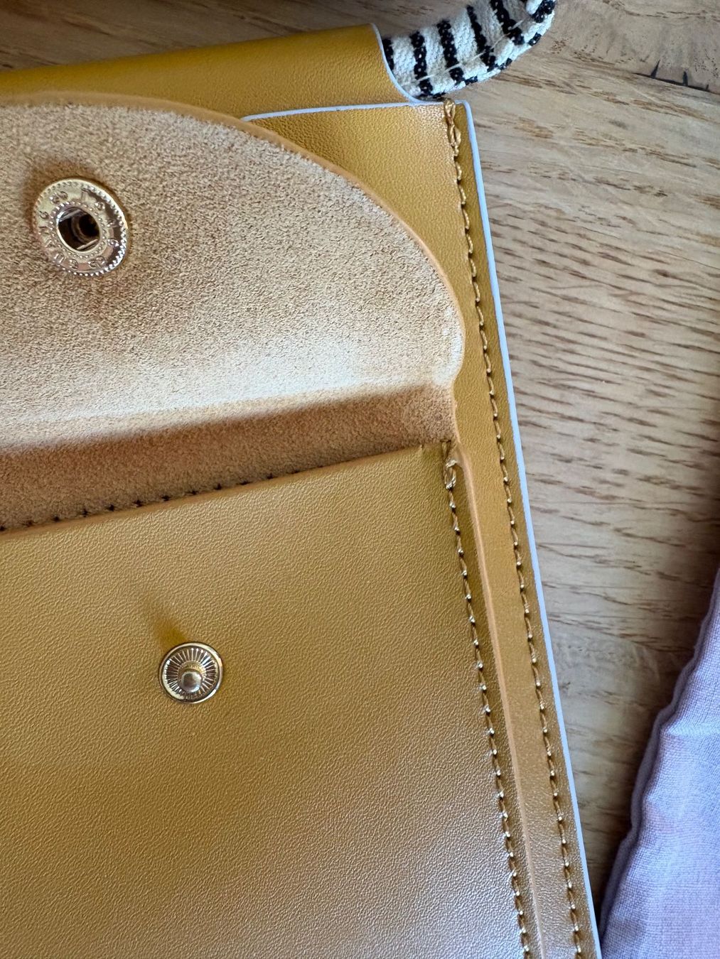 Borse: NEU Sticky Lemon Handytasche Leder Baumwolle – Nuovo e nell'imballaggio originale da Zürich venduto da triangular 3