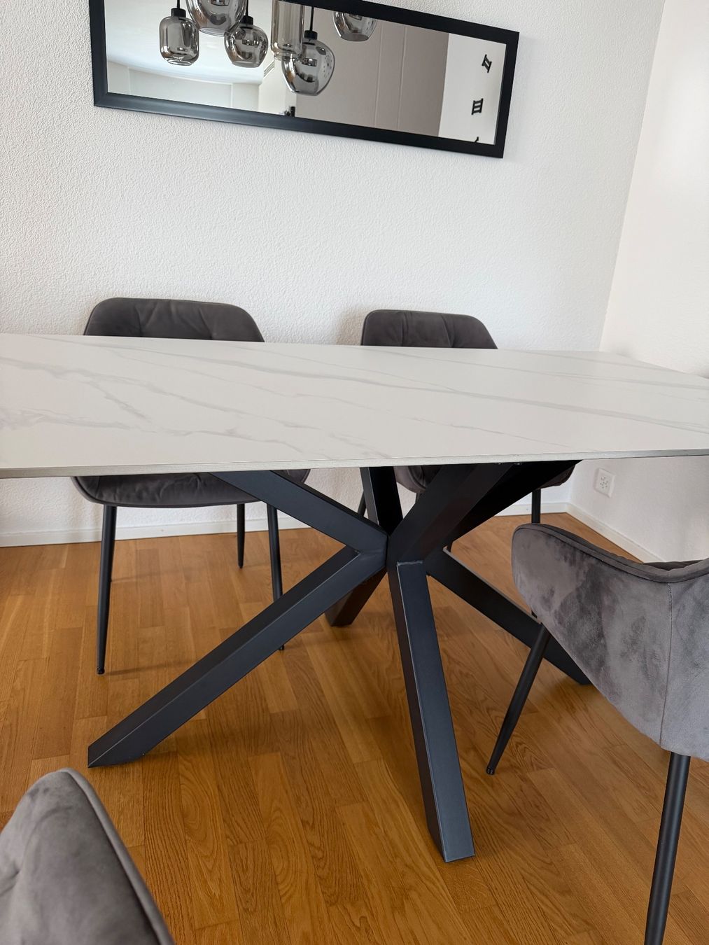 Set de table et chaises: Tisch inkl. Stühle – D'occasion à Gretzenbach par lea_wc5v 1