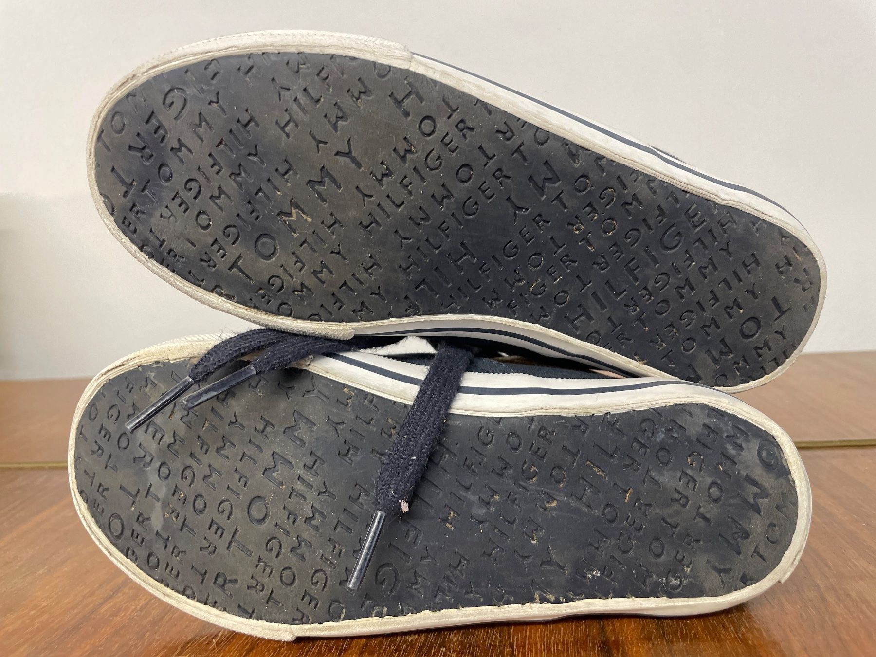 Tommy Hilfiger Scarpe per ragazzi: TOMMY HILFIGER Sneaker Gr. 31 – Usato da Frasnacht venduto da GracyStore 5