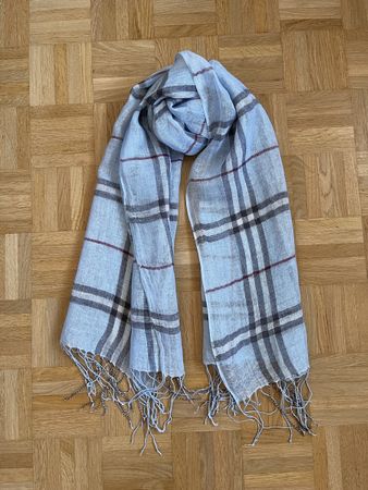 Sommer Schal aus Leinen, hellblau kariert