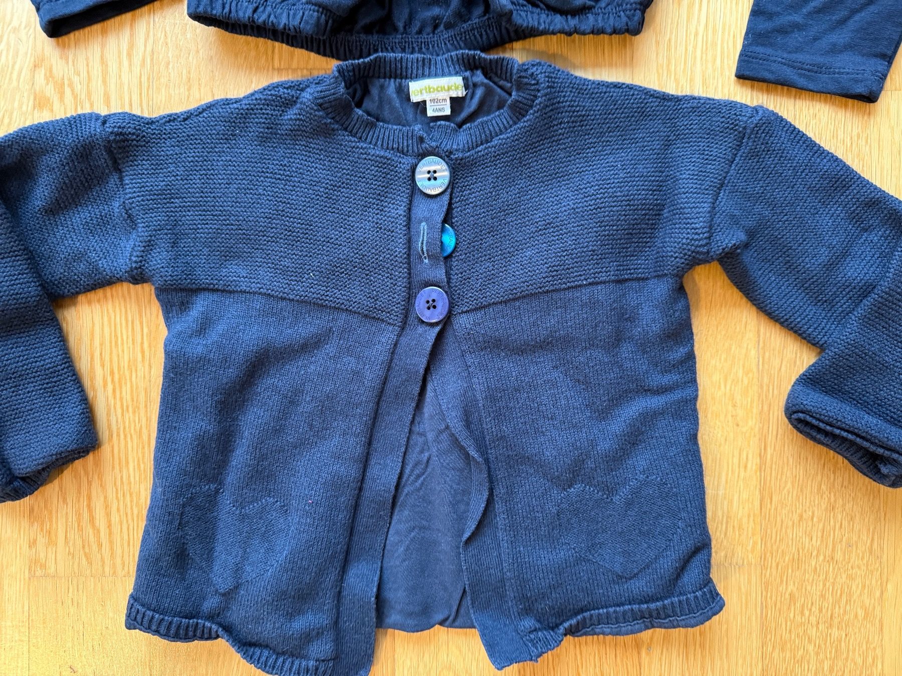 Maglioni & Felpe: Kleiderpaket Mädels #1, Grösse 104 - Pullover (x2) – Usato da Baden venduto da polveres 1