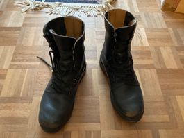 GUT ERHALTENE KAMPFSTIEFEL DER GRENADIERE