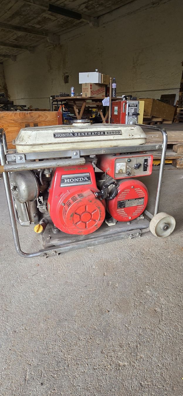 Honda Generatori di corrente: Honda Generator E2500 – Usato da Weiningen ZH venduto da ped_fbx2 4