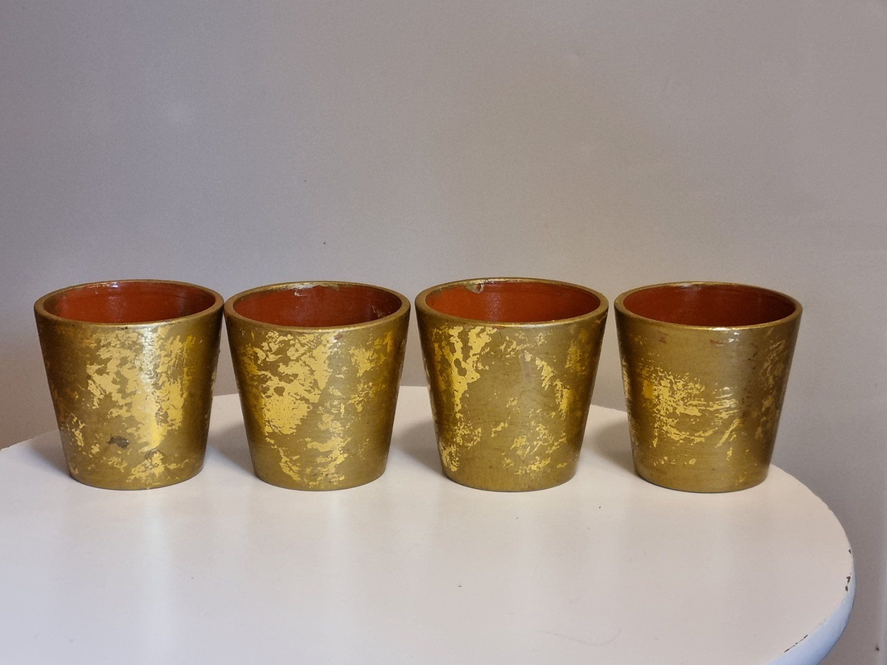 Vasi per fiori: 4 Mini-Übertöpfe in Antik-Gold / Altgold – Usato da Scharnachtal venduto da devin03