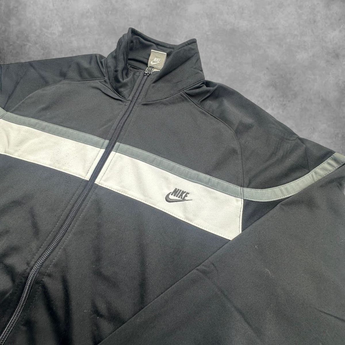 Nike Vestes: Nike black jacket – D'occasion à Erlinsbach SO par TogaResell 1