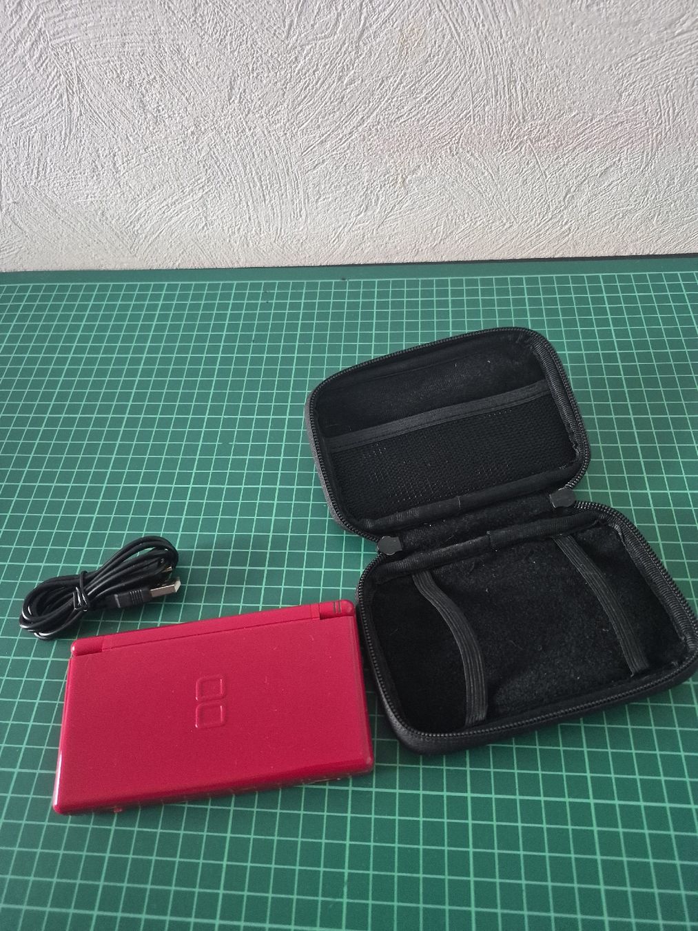 Nintendo Konsolen: Nintendo DS Lite Red + Iron Man, Case and Charger – Neu (gemäss Beschreibung) aus Meyrin von Retro-GZ 4