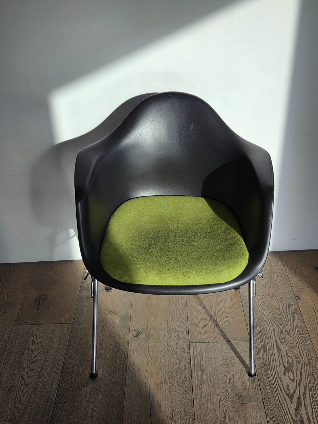 Vitra Stühle: Eames / Vitra Plastic Armchair – Gebraucht aus Zürich von PeterPanama 2